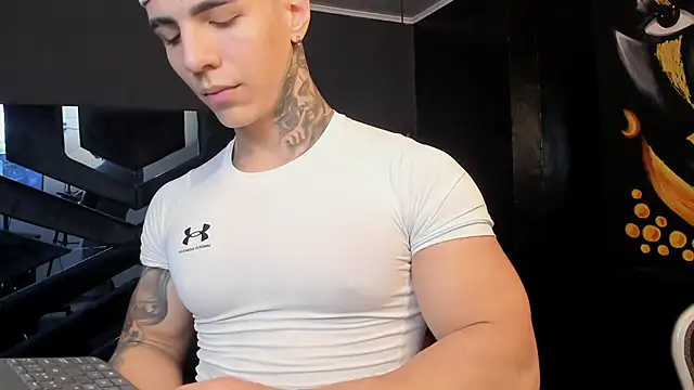 Snapshot of Flynn_Riider chatting on 11.11.25 Flynn Riider online show from 11.11.25