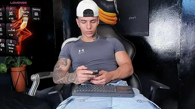 Snapshot of Flynn_Riider chatting on 11.13.25 Flynn Riider online show from 11.13.25