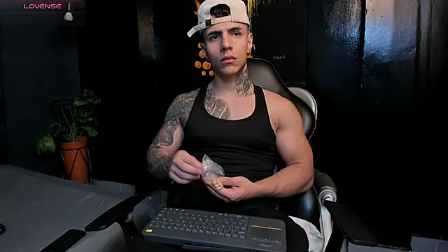 Snapshot of Flynn_Riider chatting on 11.25.25 Flynn Riider online show from 11.25.25