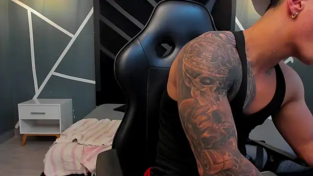 Snapshot of Flynn_Riider chatting on 12.05.25 Flynn Riider online show from 12.05.25