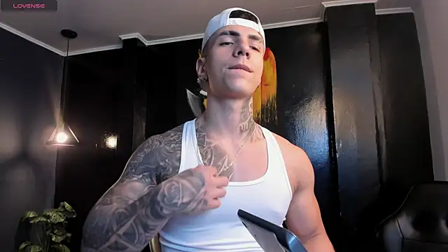 Snapshot of Flynn_Riider chatting on 12.14.25 Flynn Riider online show from 12.14.25