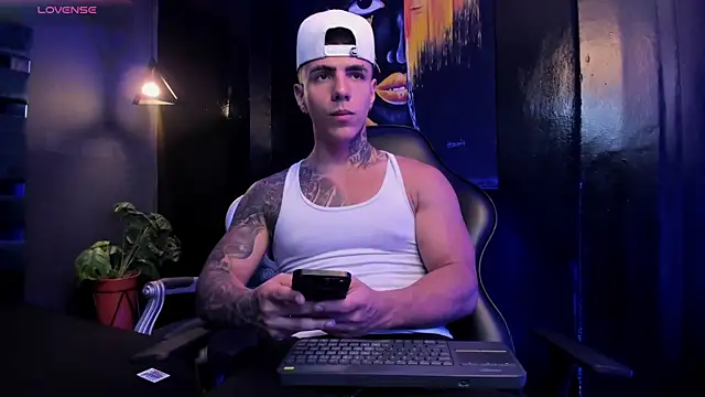 Flynn Riider online show from 01.08.26