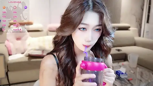 Snapshot of pinnnnnnk chatting on 09.11.25 pinnnnnnk online show from 09.11.25