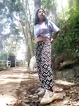 Snapshot of Danna-linyi chatting on 12.10.24 Danna-linyi online show from 12.10.24