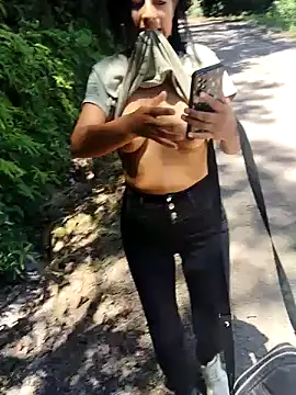 Snapshot of Danna-linyi chatting on 12.12.24 Danna-linyi online show from 12.12.24