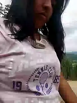 Snapshot of Danna-linyi chatting on 12.22.24 Danna-linyi online show from 12.22.24