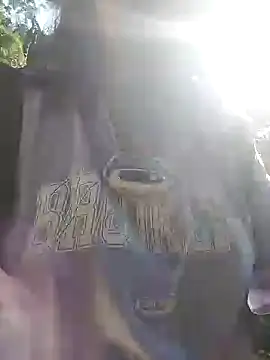 Snapshot of Danna-linyi chatting on 12.25.24 Danna-linyi online show from 12.25.24