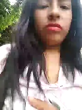 Snapshot of Danna-linyi chatting on 01.05.25 Danna-linyi online show from 01.05.25