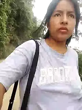 Snapshot of Danna-linyi chatting on 01.19.25 Danna-linyi online show from 01.19.25