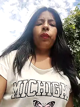 Snapshot of Danna-linyi chatting on 02.06.25 Danna-linyi online show from 02.06.25