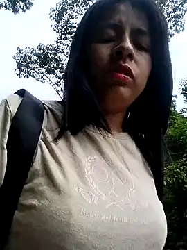 Snapshot of Danna-linyi chatting on 02.21.25 Danna-linyi online show from 02.21.25