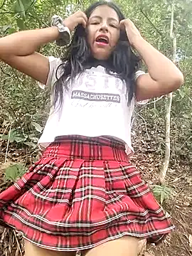 Snapshot of Danna-linyi chatting on 02.24.25 Danna-linyi online show from 02.24.25