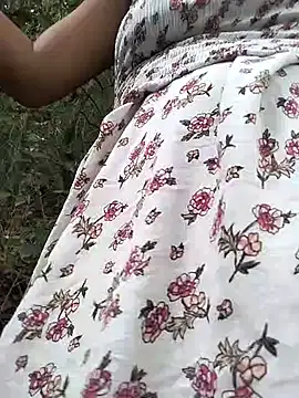 Snapshot of Danna-linyi chatting on 03.04.25 Danna-linyi online show from 03.04.25