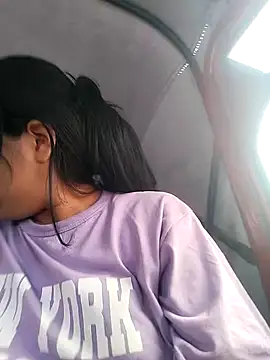 Snapshot of Danna-linyi chatting on 03.20.25 Danna-linyi online show from 03.20.25