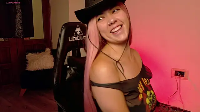 Aurora Hotson online show from 11.14.25