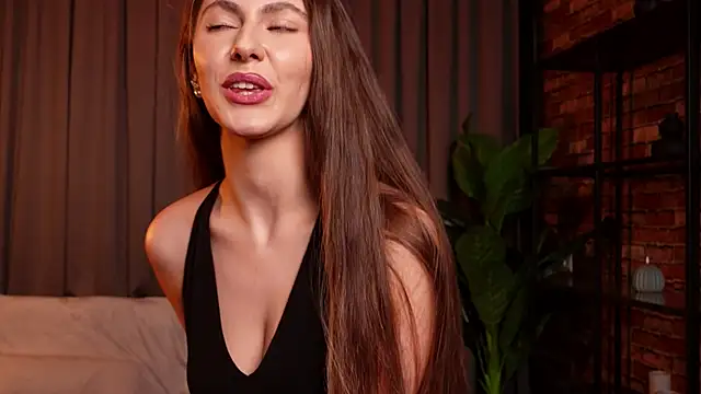 Snapshot of MuseSolis chatting on 01.28.25 MuseSolis online show from 01.28.25