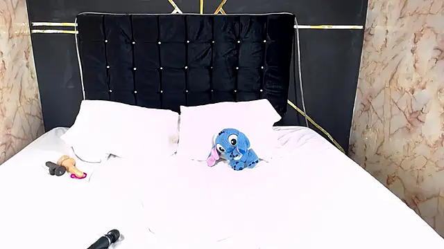 Snapshot of AmandaRobers chatting on 12.12.24 AmandaRobers online show from 12.12.24