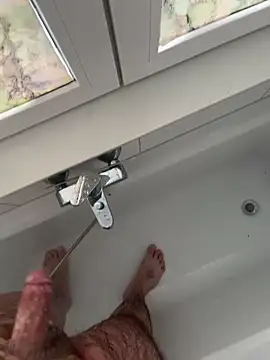 Snapshot of Loco42- chatting on 01.04.25 Loco42- online show from 01.04.25