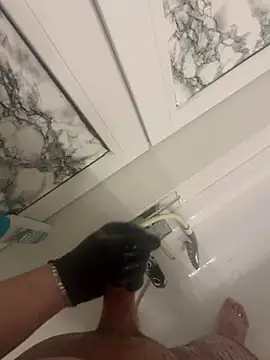 Snapshot of Loco42- chatting on 02.28.25 Loco42- online show from 02.28.25