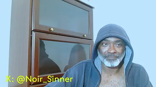 Snapshot of sinnernoir chatting on 05.16.26 sinnernoir online show from 05.16.26