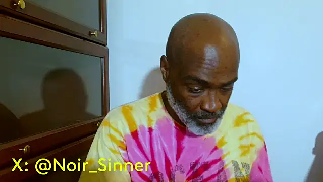 Snapshot of sinnernoir chatting on 05.19.26 sinnernoir online show from 05.19.26