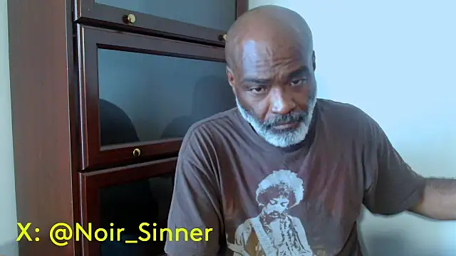 Snapshot of sinnernoir chatting on 05.19.26 sinnernoir online show from 05.19.26