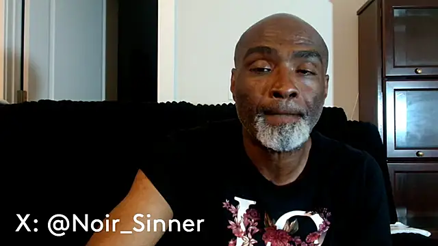 Snapshot of sinnernoir chatting on 06.05.26 sinnernoir online show from 06.05.26