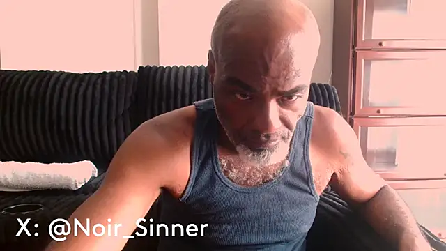 Snapshot of sinnernoir chatting on 06.14.26 sinnernoir online show from 06.14.26