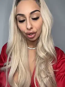 Snapshot of GoldenAmber chatting on 02.08.25 GoldenAmber online show from 02.08.25