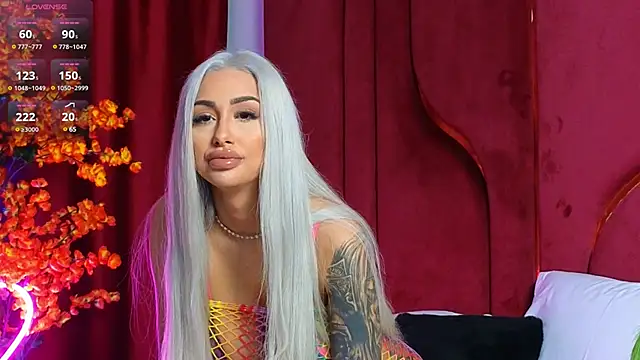 Snapshot of GoldenAmber chatting on 02.26.25 GoldenAmber online show from 02.26.25