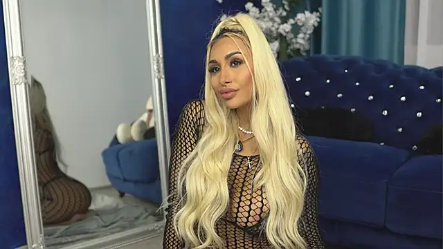 Snapshot of GoldenAmber chatting on 09.14.25 GoldenAmber online show from 09.14.25