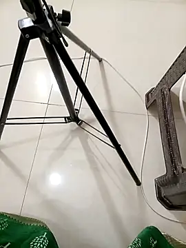 Snapshot of Cute-Aadhvita chatting on 09.10.25 Cute-Aadhvita online show from 09.10.25