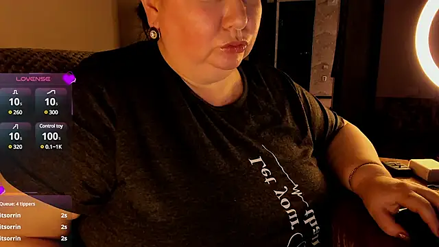 Snapshot of SexxyDreams1 chatting on 03.22.25 SexxyDreams1 online show from 03.22.25