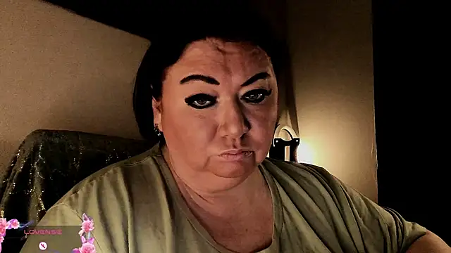 Snapshot of SexxyDreams1 chatting on 10.11.25 SexxyDreams1 online show from 10.11.25