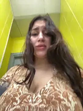 Snapshot of VikiDemi chatting on 12.17.24 VikiDemi online show from 12.17.24