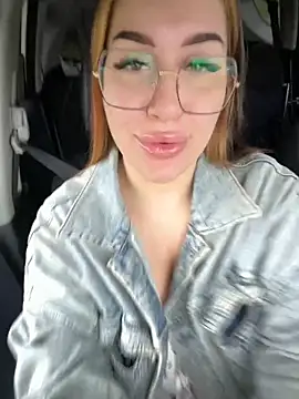 Snapshot of VikiDemi chatting on 09.13.25 VikiDemi online show from 09.13.25