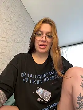 Snapshot of VikiDemi chatting on 09.25.25 VikiDemi online show from 09.25.25