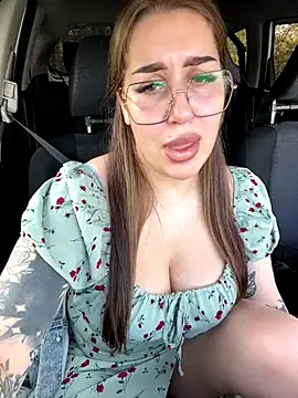 Snapshot of VikiDemi chatting on 10.12.25 VikiDemi online show from 10.12.25