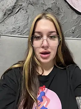 Snapshot of VikiDemi chatting on 11.08.25 VikiDemi online show from 11.08.25