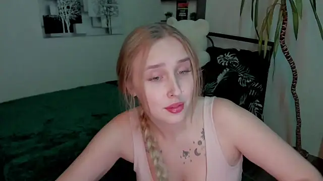 LinaTruly online show from 12.12.24