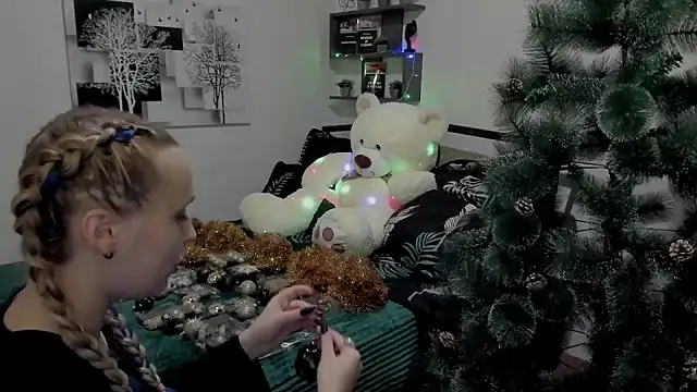 LinaTruly online show from 12.14.24