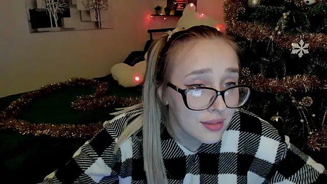 LinaTruly online show from 12.23.24