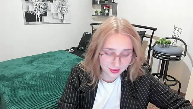 LinaTruly online show from 01.24.25