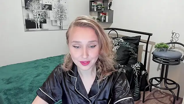 LinaTruly online show from 02.01.25