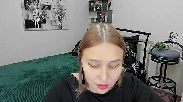 LinaTruly online show from 02.04.25