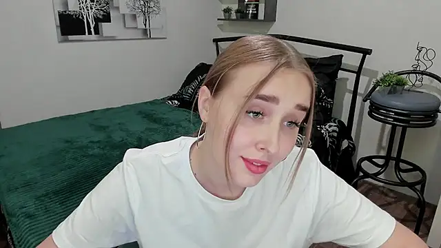 LinaTruly online show from 02.09.25