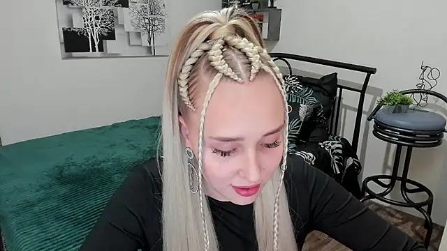 LinaTruly online show from 02.15.25