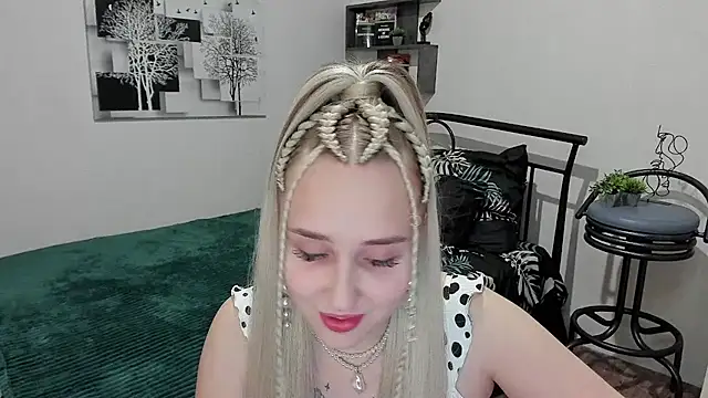 LinaTruly online show from 02.19.25