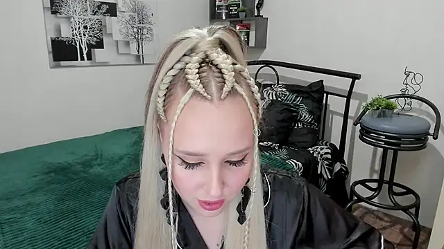 LinaTruly online show from 02.21.25