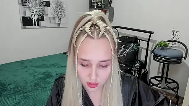 LinaTruly online show from 02.25.25